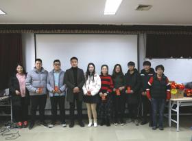 新春迎元宵，歡聲振精神，愛元宵三五風光，繁光遠綴天